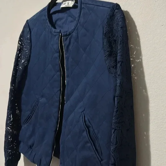 AMUR Teagan quilted bomber jacket laced sleeved- large. Great condition. - Picture 3 of 12